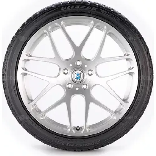 Bridgestone Blizzak LM32 215/40 R18 89V XL